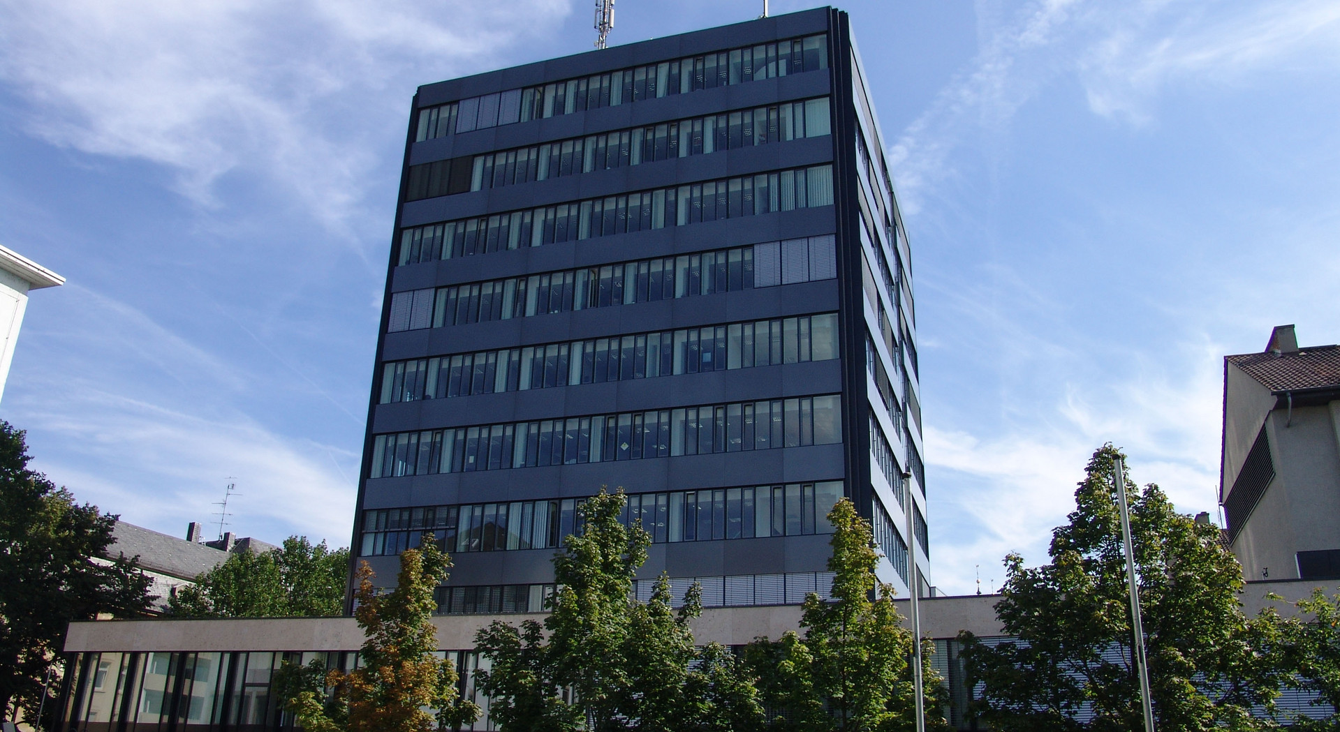 Der Amtssitz des Landesamtes befindet sich in der Kaiser-Friedrich-Straße