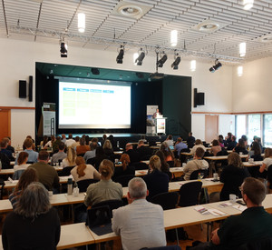 Publikum und Bühne im Bürgerhaus Hechtsheim