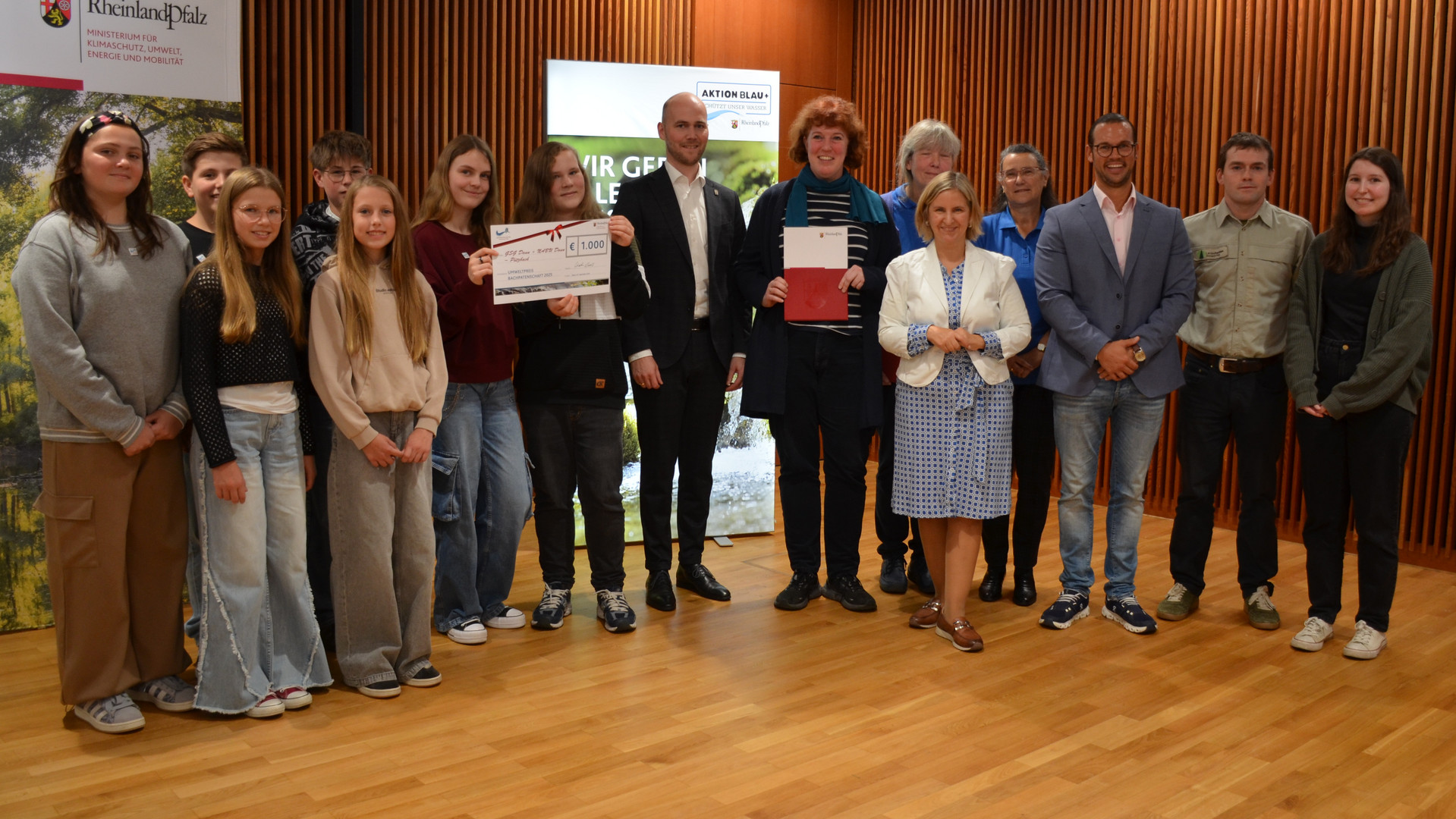 Preisträger mit Ministerin Eder