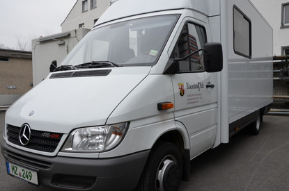 Fahrzeug mit der Ausstattung für Lärmmessungen