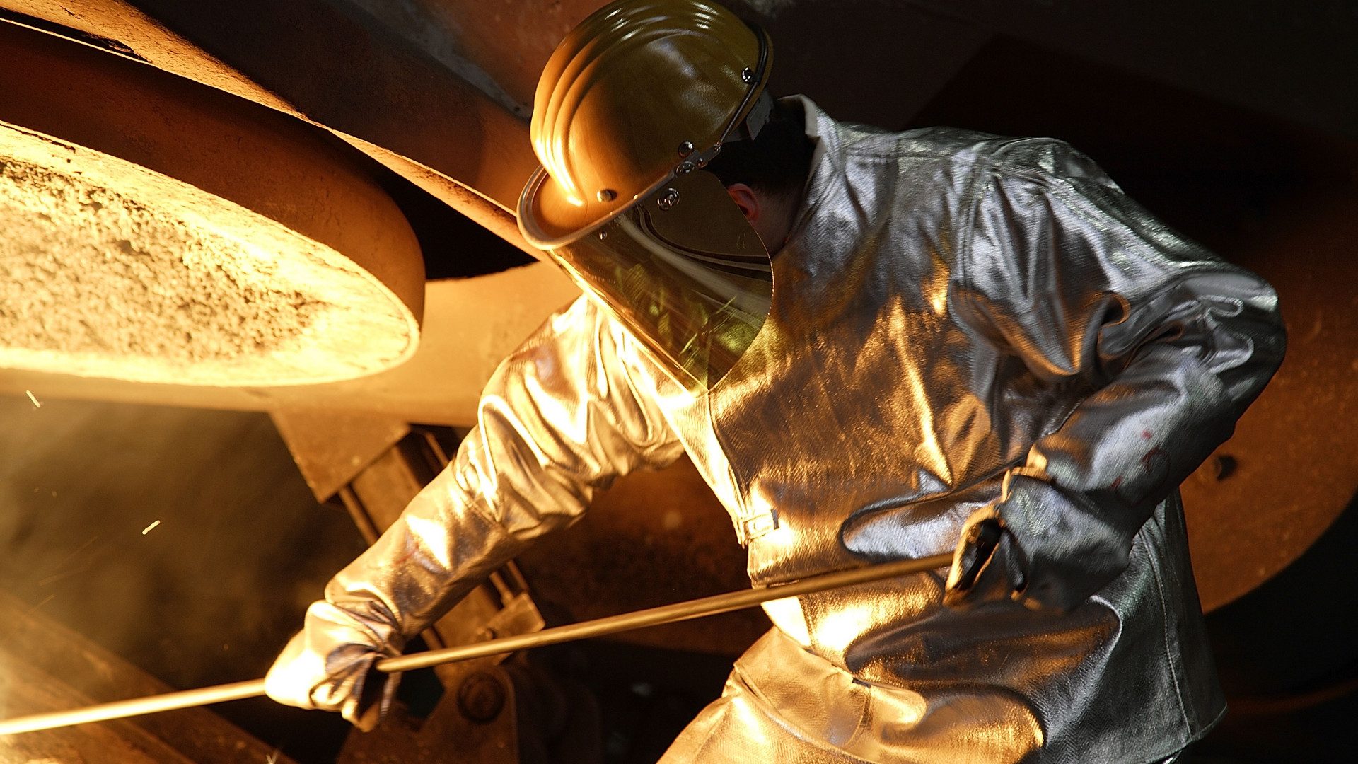 Arbeiter in Gießerei