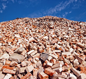 Bauschutt-Halde auf einer Mülldeponie