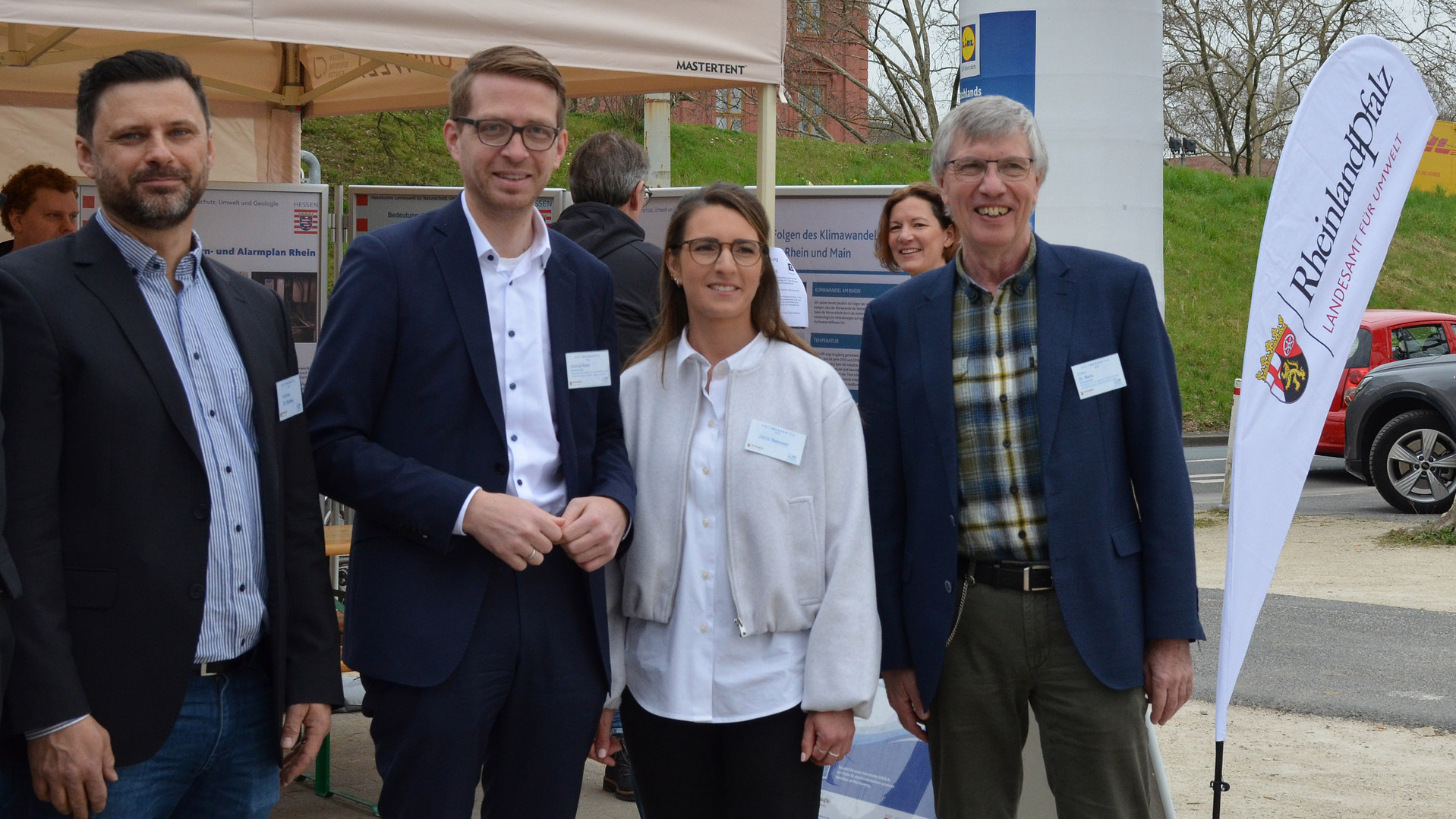 Gruppenfoto vor der RUSt