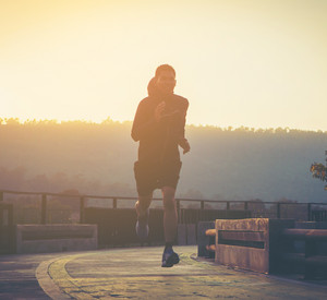 Jogger im Abendrot