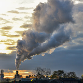 Qualmender Industrieschornstein