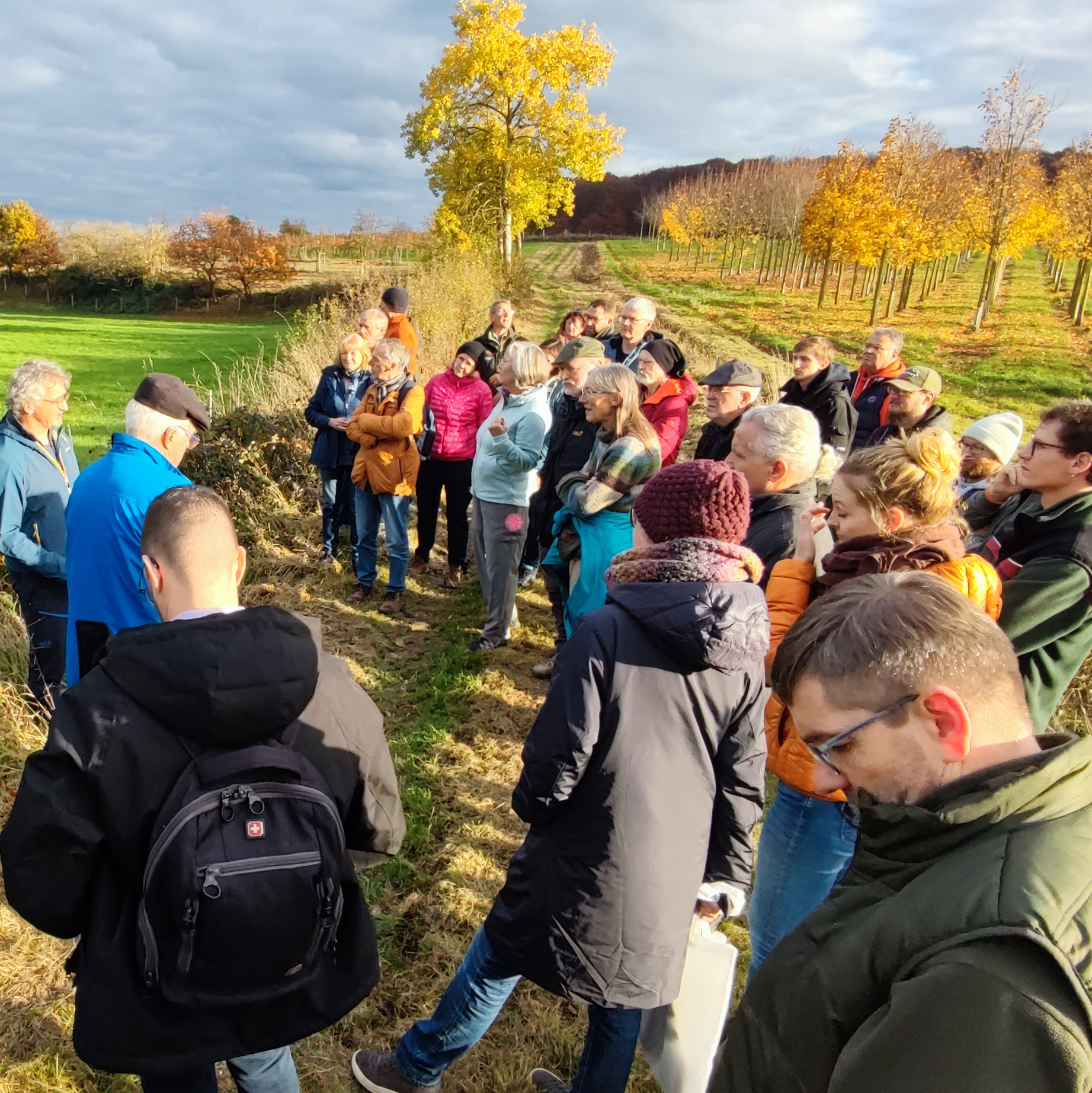 Teilnehmer der Exkursion in der Herbstsonne
